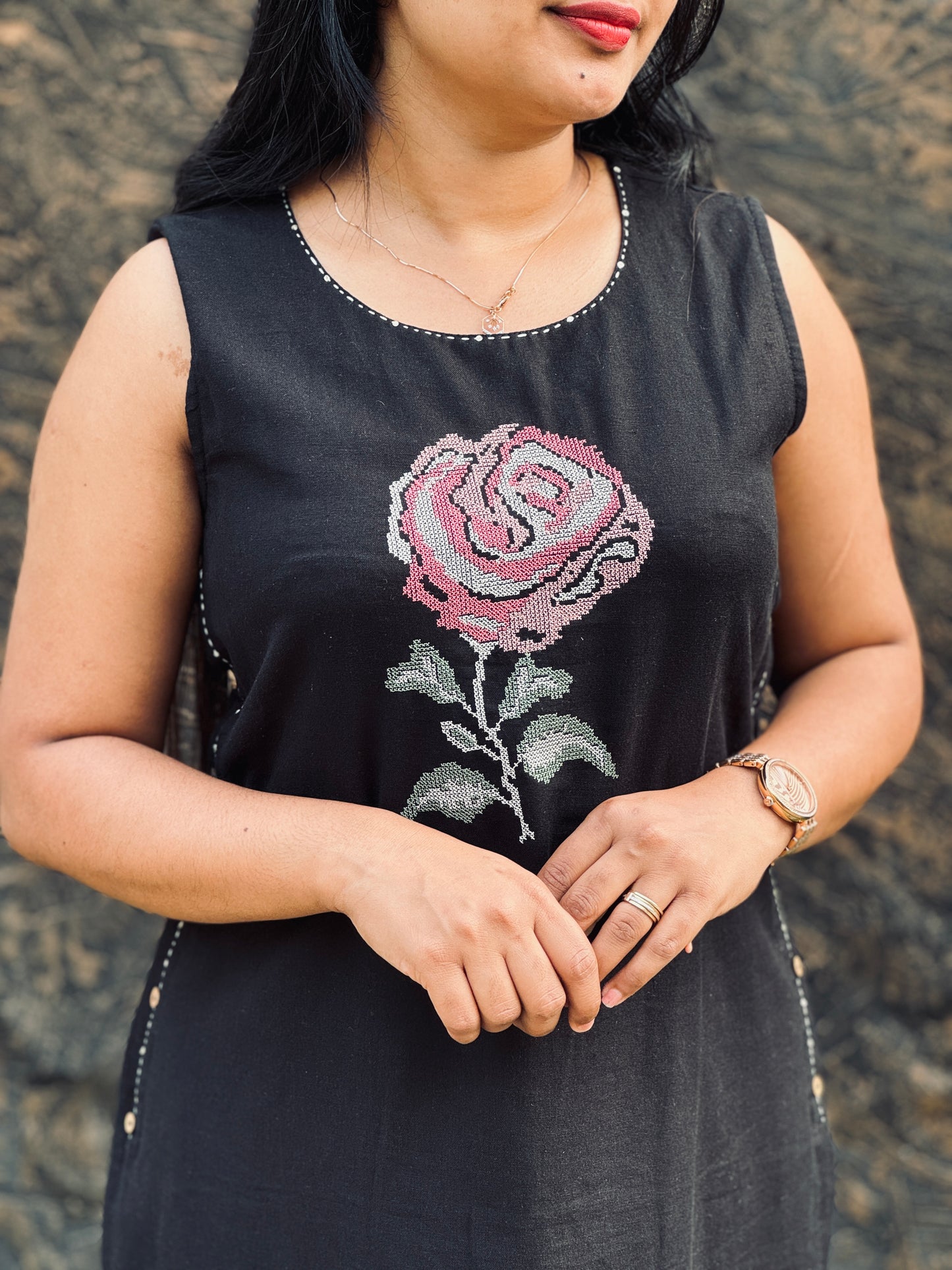 Elegance in every thread of black - A1365