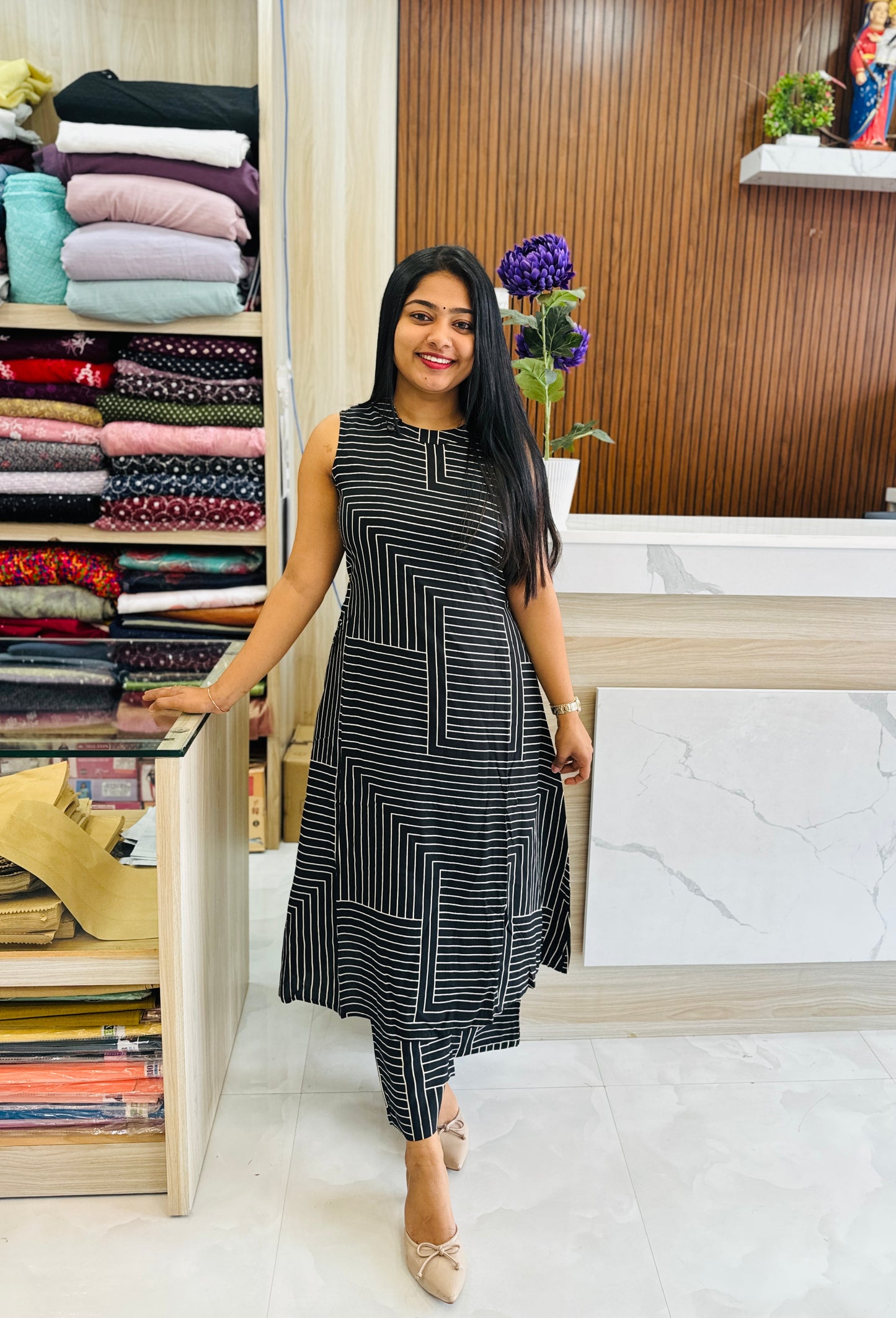 Soft cotton cordset in a classic black & white combo A 1741