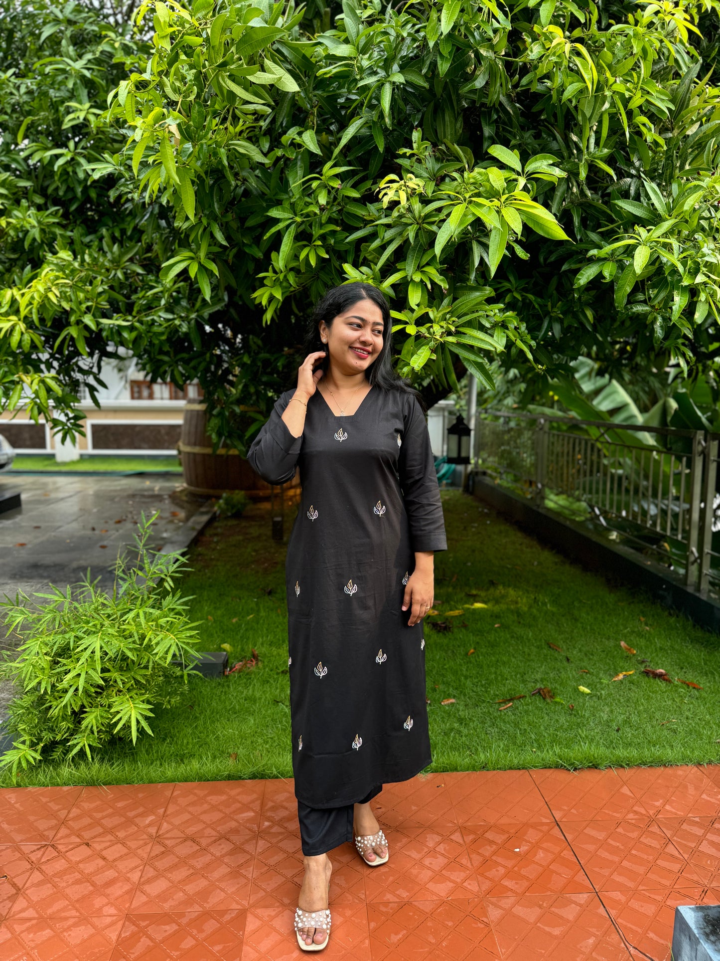 Black Pure Cotton Slitted 2 piece Kurti with Threadwork & Pockets-A1003
