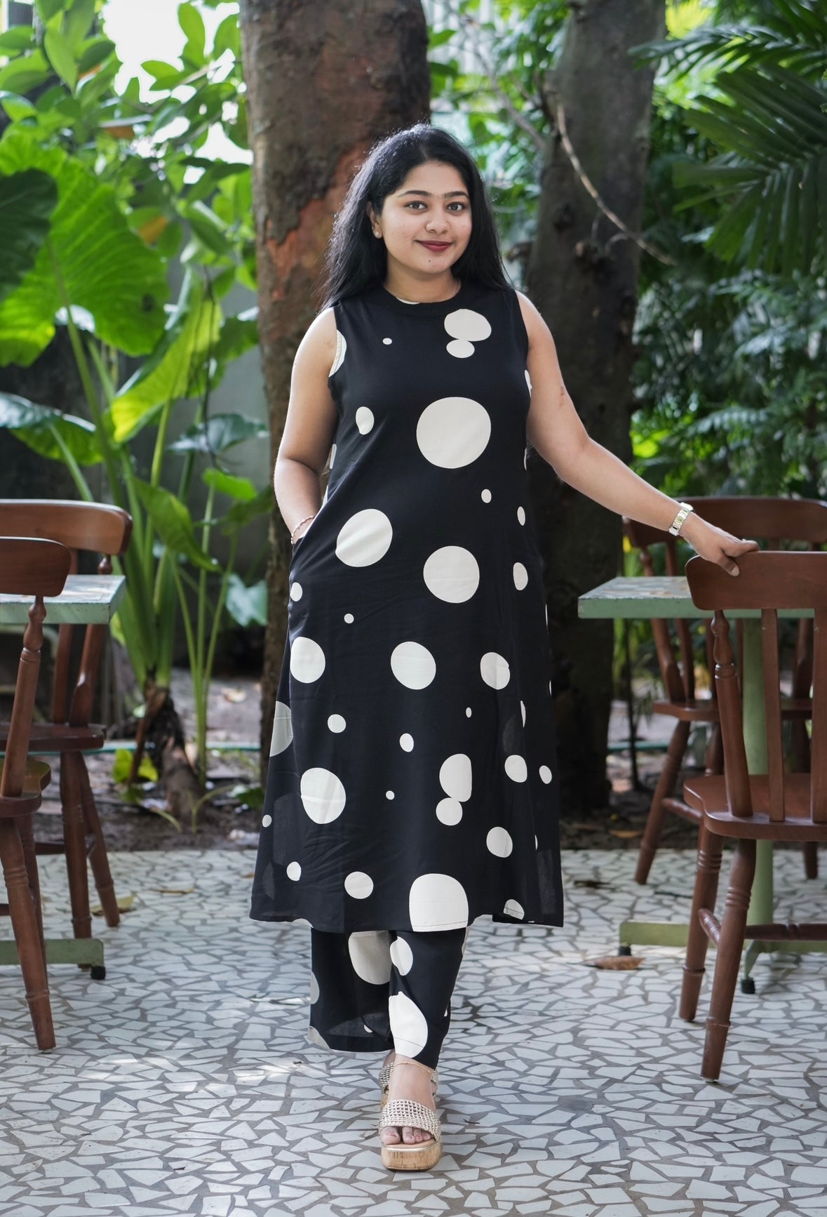 Soft cotton cordset in a classic black & white combo A2014