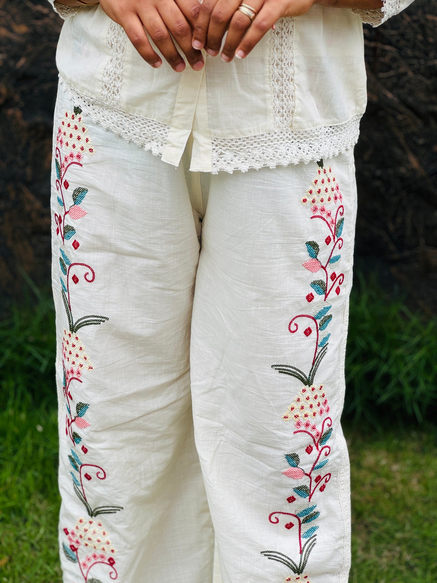 Comfy and Chic in Offwhite - A1410