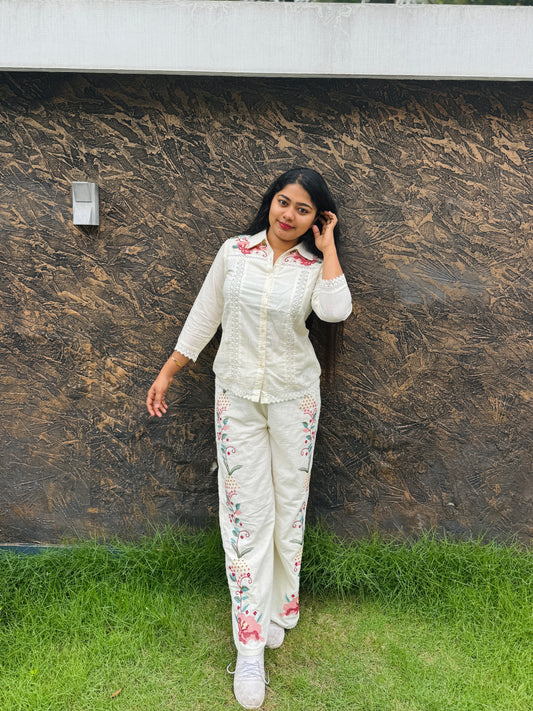 Comfy and Chic in Offwhite - A1410