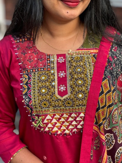 Premium Gajji Modal Silk with Pakistani Duppatta ,3 piece slitted Salwar Suit - A1323