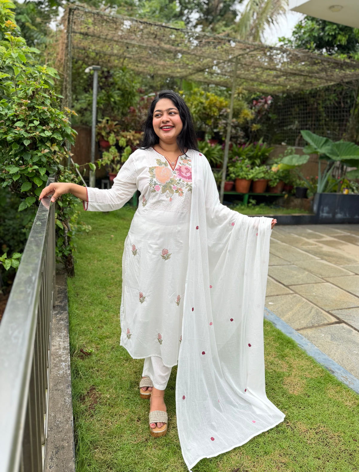 Beautiful off-white three-piece salwar set 🤍 A2046