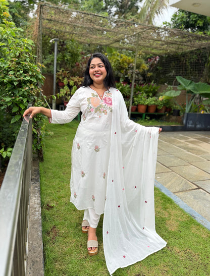 Beautiful off-white three-piece salwar set 🤍 A2046