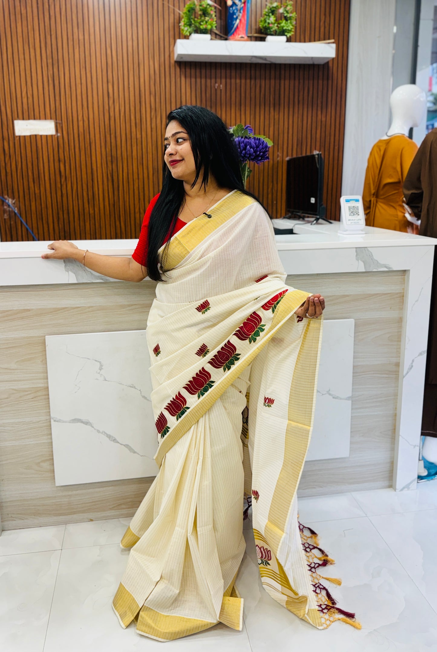 Onam Elegance in Tissue Silk Saree A1941