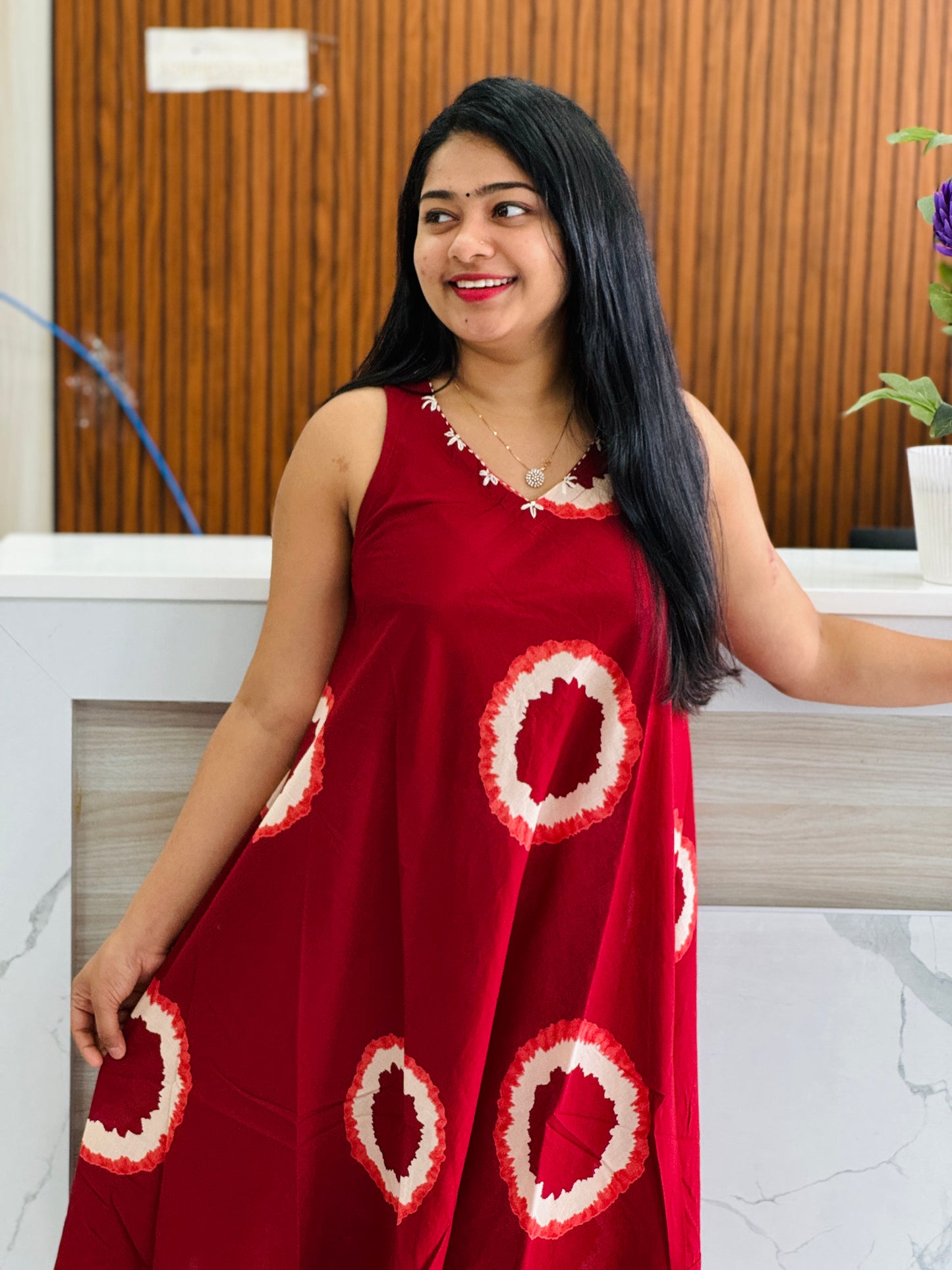 Elegant Red & Offwhite Sleeveless Top ❤️ A1790