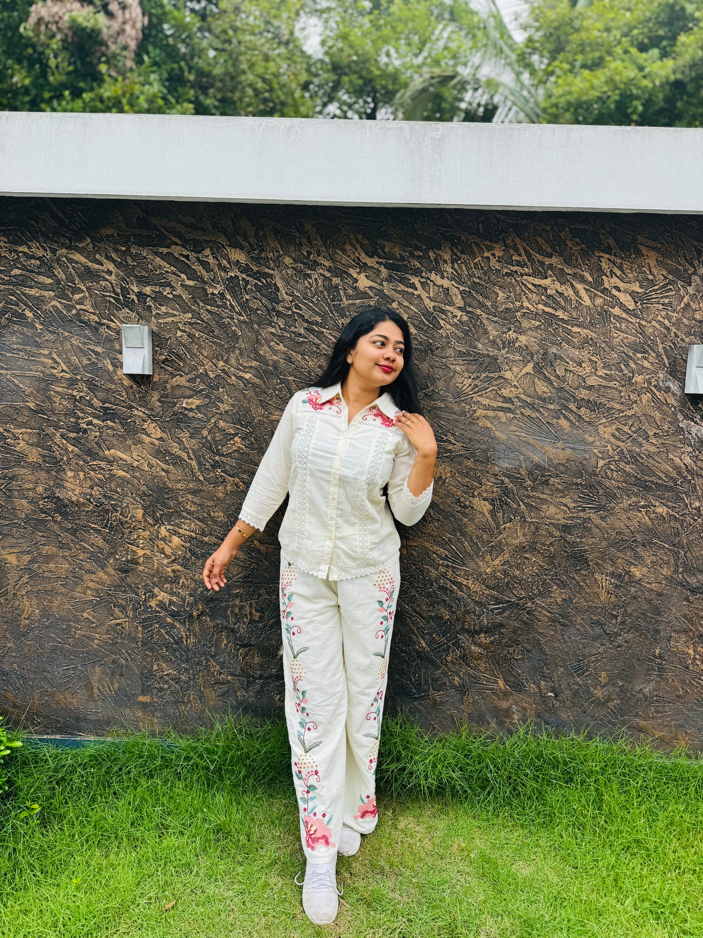 Comfy and Chic in Offwhite - A1410