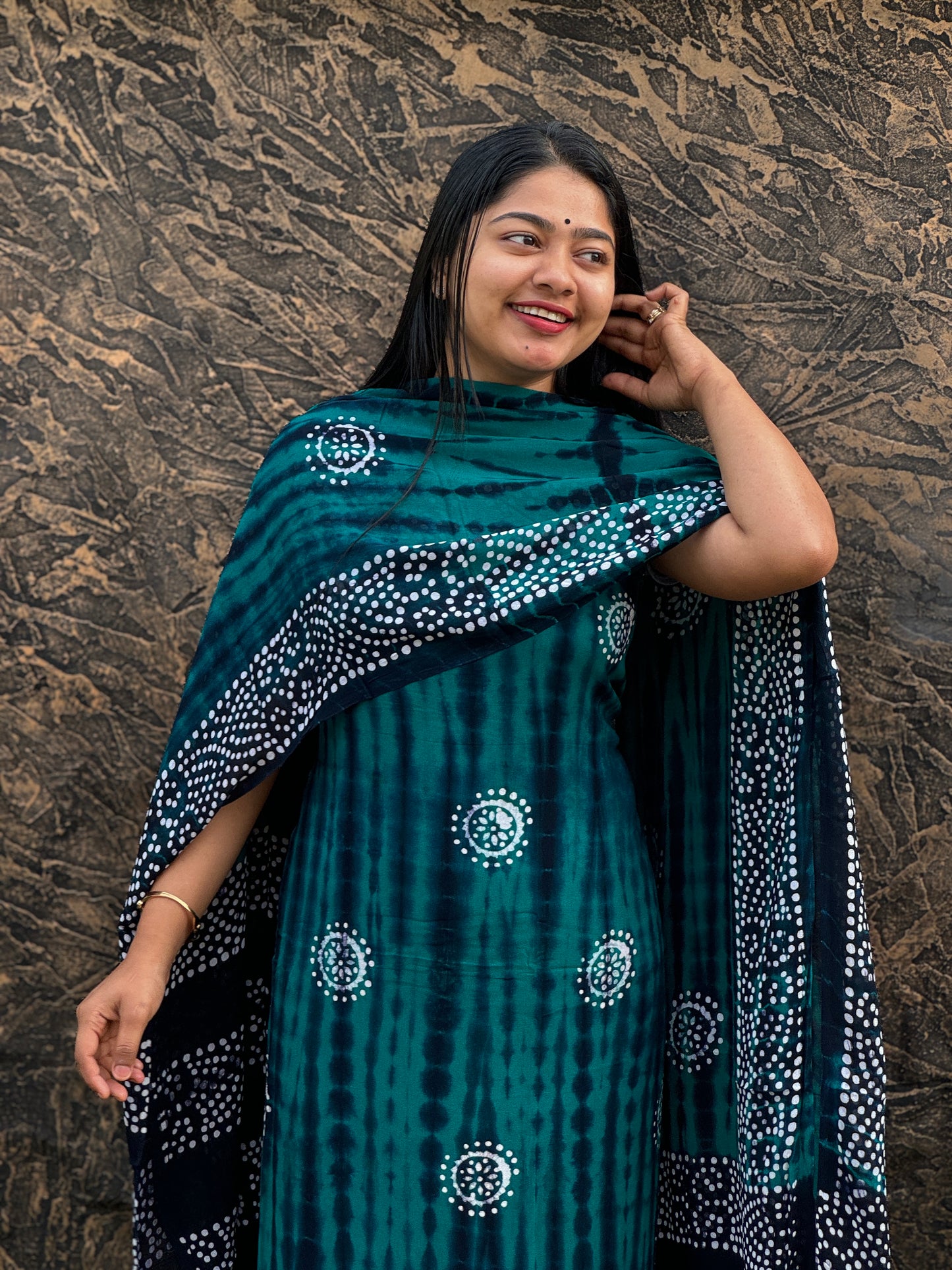 Unstitched three-piece premium georgette fabric.- A1433