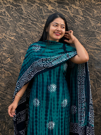 Unstitched three-piece premium georgette fabric.- A1433